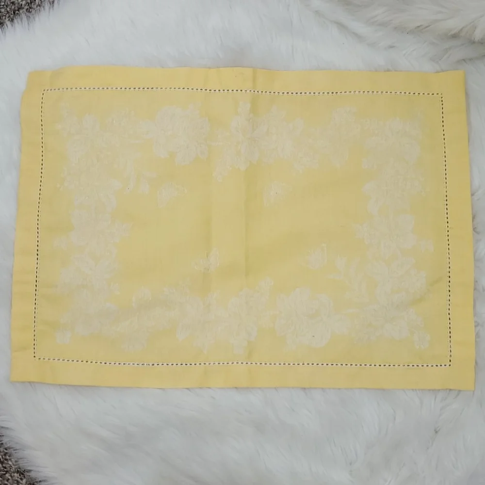 Williams Sonoma Bundle 8 napkins yellow floral cotton blend